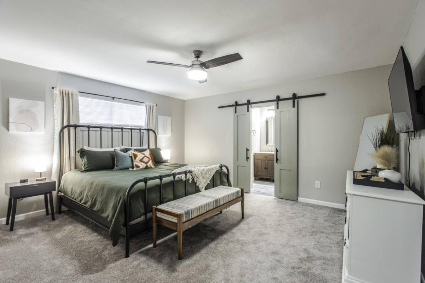 Вилла New Hummingbird Haven - Nw Okc, Billiards, Firepit Оклахома-Сити Экстерьер фото