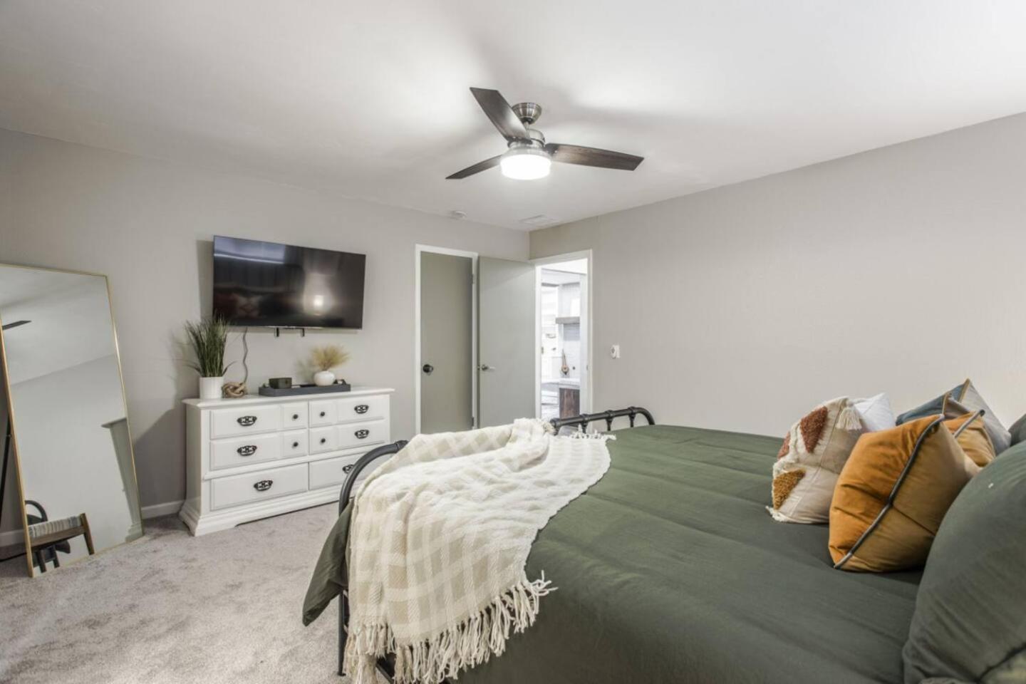 Вилла New Hummingbird Haven - Nw Okc, Billiards, Firepit Оклахома-Сити Экстерьер фото