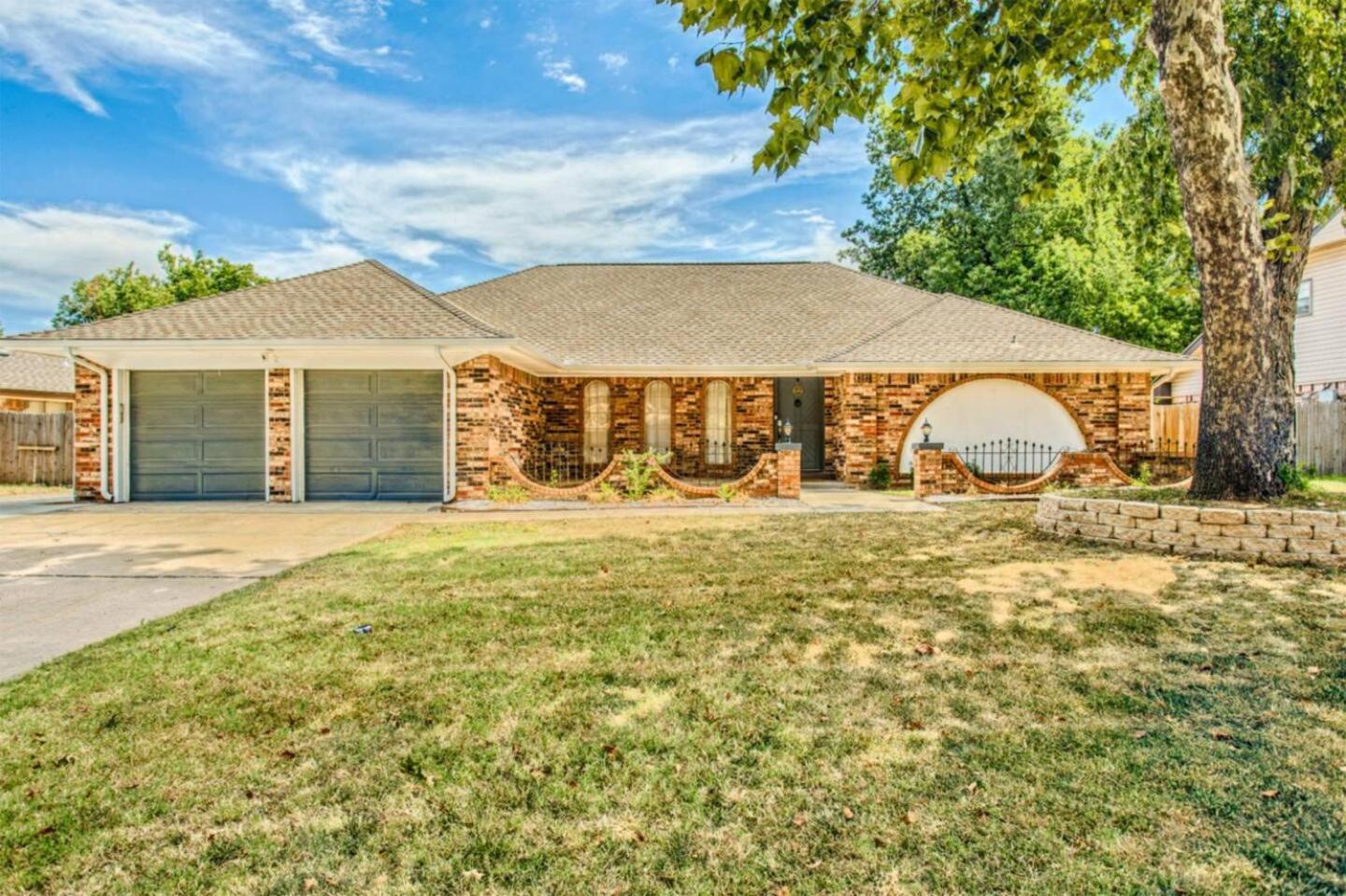 Вилла New Hummingbird Haven - Nw Okc, Billiards, Firepit Оклахома-Сити Экстерьер фото